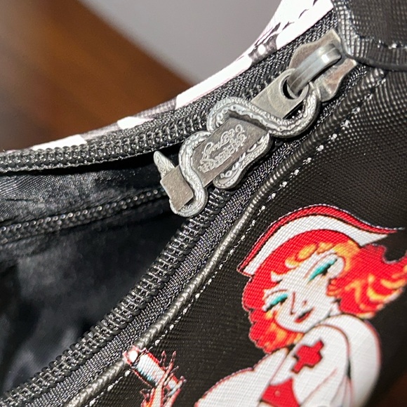 Ed Hardy Siberia hand bag NWOT comes with dust bag - Picture 7 of 10